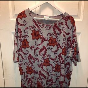 A LulaRoe women’s shirt